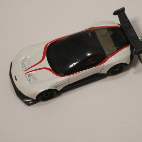 Hot Wheels Factory Fresh Aston Martin Vulcan CUSTOM keychain - Picture 4 of 7